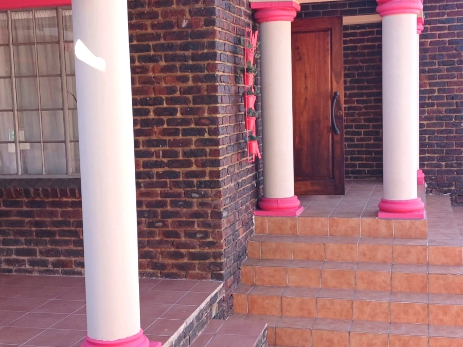 8 Bedroom Property for Sale in Cashan North West